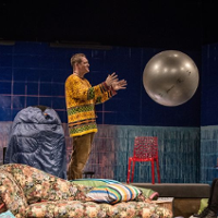 BLISCY NIEZNAJOMI. Niewygodna prawda