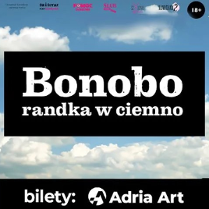 Informacje o spektaklu teatralnym na tle zdjęcia nieba.