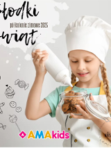 Dziewczynka w stroju kucharza dekoruje ciasteczka w słoiku."Amakids. Słodki świat. Półkolonie dla dzieci".