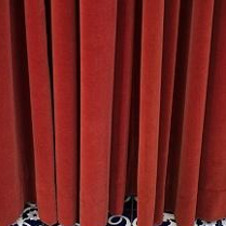 czerwona zasłona