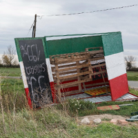 Człowiek ginie w tej masie