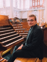 Daniel Strządała przy organach