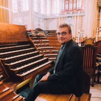 Daniel Strządała przy organach
