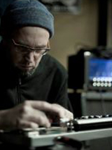 Dariusz Brzostek przy konsoli