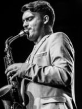 Dawid Tokłowicz z saksofonem