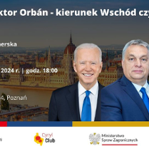 Na obrazie znajdują się trzy osoby - Władimir Putin, Joe Biden i Viktor Orban. Z bocznej strony znajduje się nazwa wydarzenia.