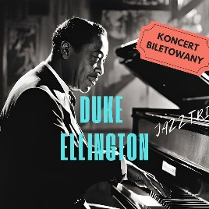 Na zdjęciu widoczny jest portret Duke'a Ellingtona, znanego muzyka jazzowego. Ma na sobie ciemny garnitur i krawat.