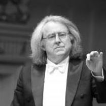 dyrygent Marek Pijarowski