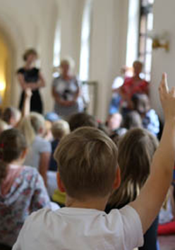 dzieci podczas wycieczki w Zamku