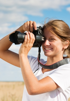 dziewczyna z aparatem fotograficznym