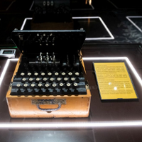 Enigma czy anty-Enigma?