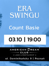 Ciemnoskóry mężczyzna, krótko obcięty z wąsem, ubrany w biały garnitur. Mężczyzna spogląda w prawo i jednocześnie gra na fortepianie.