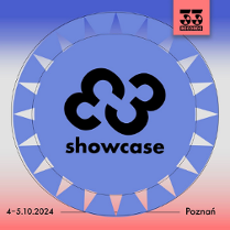 Plakat, w centralnej części liczba 33 w lustrzanym odbiciu, dookoła niej okręgi przypominające płytę CD, pastelowe tło przechodząc od jasnego różu, u dołu plakatu do fioletu.