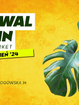 Tekst na jasnożółtym tle jest napisany dużą czarną czcionką, dzięki czemu jest łatwy do odczytania. Po prawej stronie znajdują się duże zielone liście monstery, podkreślające roślinny motyw festiwalu. Plakat wygląda kolorowo i przyciąga wzrok swoją naturalną estetyką i obietnicą bezpłatnego wstępu.