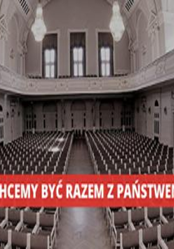 Zdjęcie widowni auli i napis "chcemy być racem z Państwem".