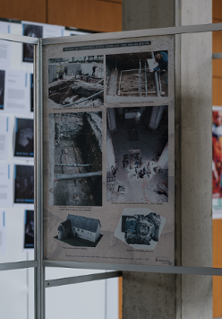 Fotografia wystawy zrobiona przez Adriana Wykrotę.