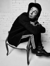 Na fotografi Oskara Szrmaka Hubert Dobaczewski.