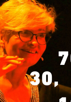 Alicja Szeluga w trakcie dyrygowania.