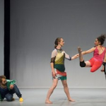 foto: Hugo Glendinning (Megan Armishaw i Mickaella Dantas w spektaklu "Face in")