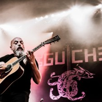 fotografia artysty podczas koncertu