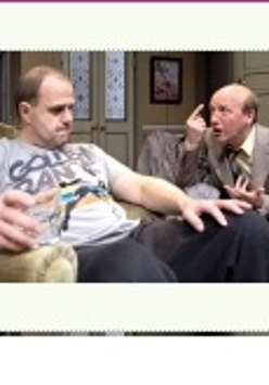 Zdjęcie aktorów grających w spektaklu.