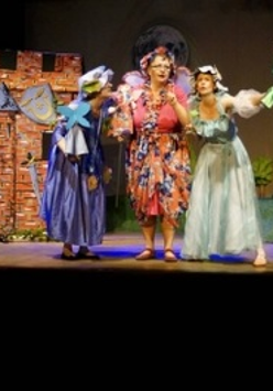 Zdjęcie aktorów grających w spektaklu.