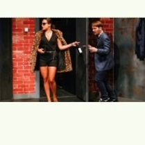 Zdjęcie aktorów grających w spektaklu.