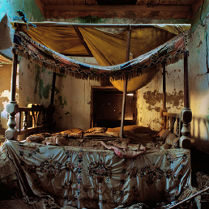 fotografia porzuconej sypialni