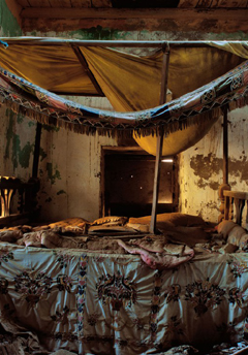 fotografia porzuconej sypialni