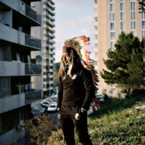 fotografia Yohanne Lamoulère - Indianin w blokowisku