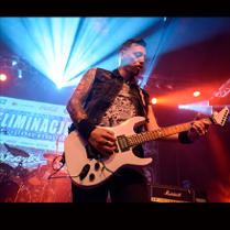 gitarzysta podczas koncertu