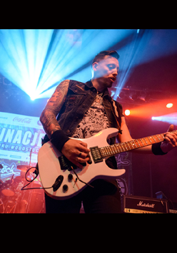 gitarzysta podczas koncertu