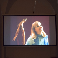 Godność w trzech aktach