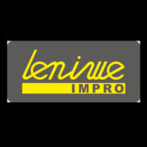 Na grafice, na szarym tle, żółty napis leniwe impro