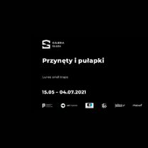 Na grafice na czarnym tle biały napis Przynęty i pułapki oraz data wydarzenia.