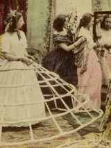 Na grafice jeden z obrazów prezentowanych na wystawie Krynolina.