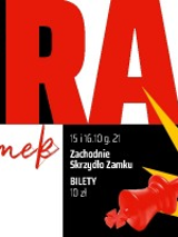 Plakat spektaklu. Na tle dużych czarnych i białych kwadratów u góry grafiki umieszczony czerwony napis: "Gra o Zamek". Na dole grafiki przewrócona czerwona figura szachowa otoczona żółtym elementem przypominającym gwiazdę.