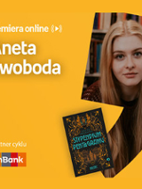 Plakat ze zdjęciem autorki i okładką książki w prawej części. W części lewej imię i nazwisko na pomarańczowym tle.