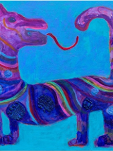 Malarskie wyobrażenie fioletowego smoka. Jego głowa skierowana w prawą stronę, język wysunięty. Długa szyja, tułów podłużny, krótkie łapy, cienki ogon postawiony do góry. Tło obrazu niebieskie.