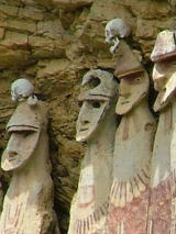 Na zdjęciu sarkofagi w Karaija fot. P. Sielicki.