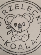 Na grafice pieczątka z koalą.