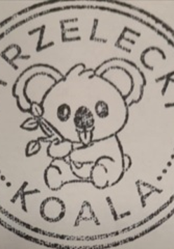 Na grafice pieczątka z koalą.
