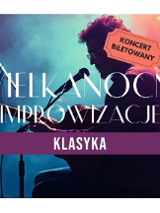 Na zdjęciu na scenie siedzi mężczyzna, gra na gitarze i śpiewa. Przed nim stoi mikrofon. Panuje półmrok. Na grafice również informacje dotyczące wydarzenia.