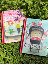 na zielonej trawie leżą dwie książki o przygodach Śledzika