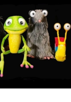 grafika przedstawiająca kolorowe pluszowe zwierzęta: dwie żaby, ślimaka, szczura i pająka; po prawej stronie tytuł i autor spektaklu