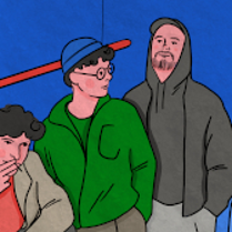 Ilustracja przedstawiająca trzech mężczyzn na niebieskim tle, mężczyzna z lewej strony pali papierosa. Obok nich widać czarno-białego kota siedzącego na niebieskim krześle.