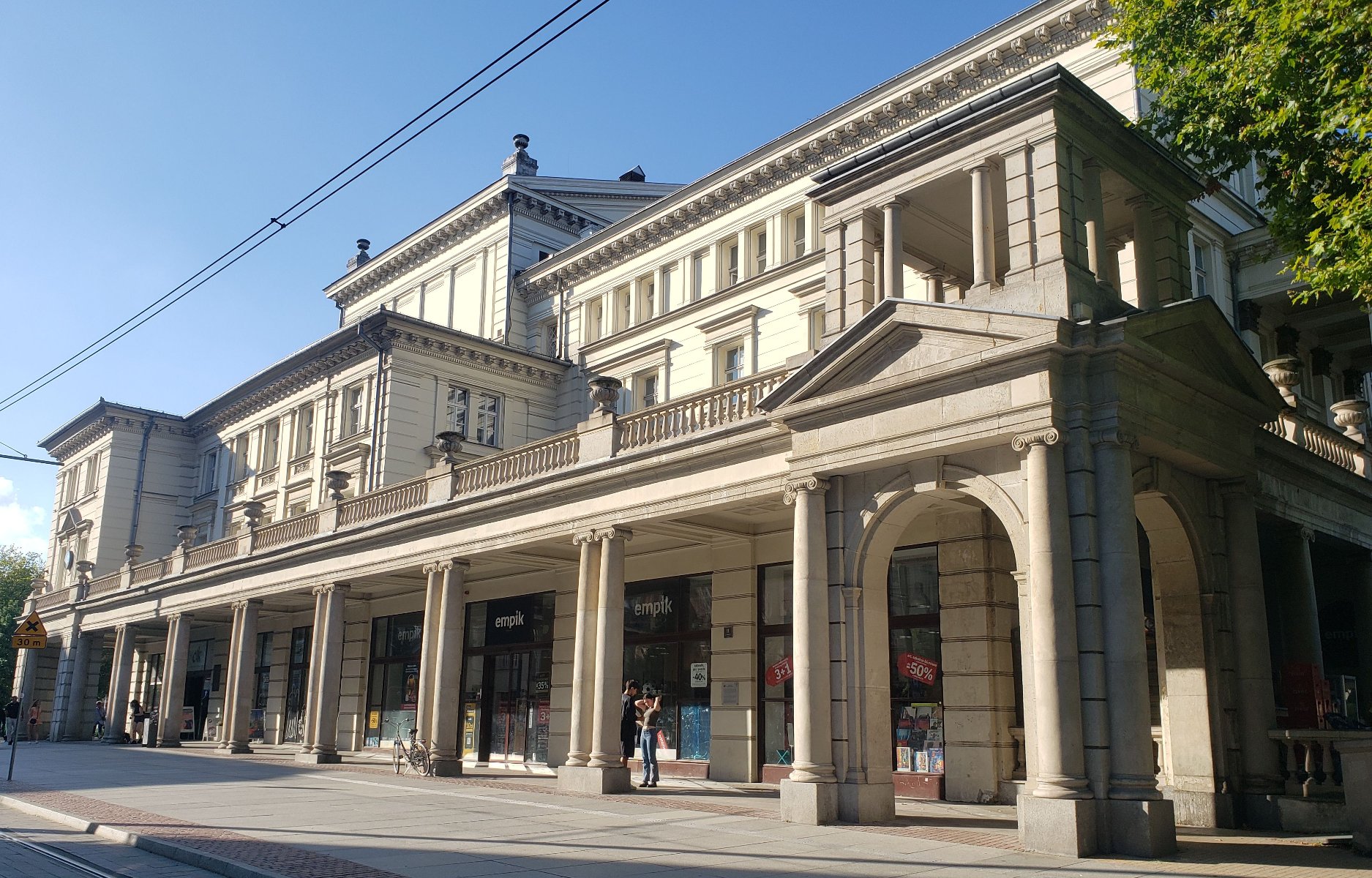 Budynek Arkadii przy placu Wolności, fot. Szymon Mazur Historyczny, zabytkowy budynek z piaskowca.