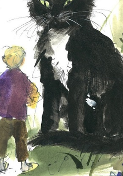 Nieproporcjonalnie duży, czarny kot z zielonymi oczami, siedzący naprzeciwko stojącego tyłem, jasnowłosego dziecka.