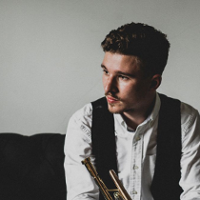 Improwizacja z kamerą w tle