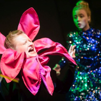 Inny, tajemniczy, wciągający